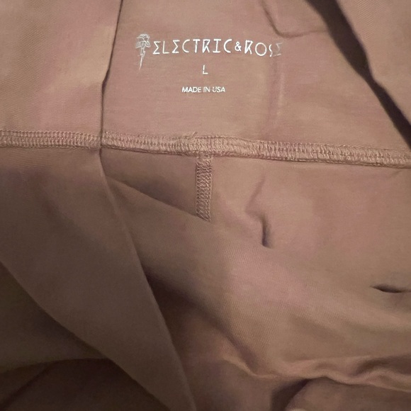 Electric & Rose Set - Sunset Leggings and Bella Bralette - Picture 12 of 12